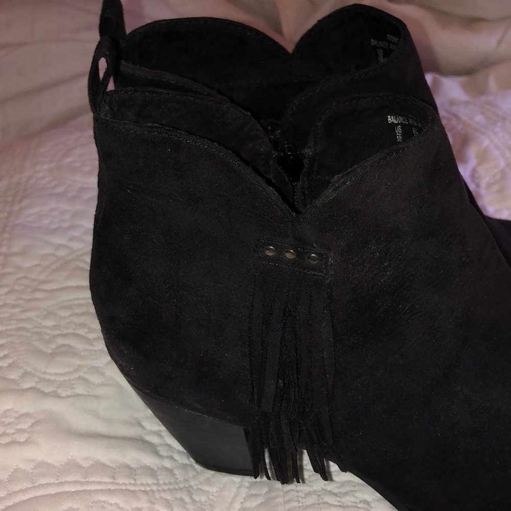 Black bootie heels 🖤💃🏽
